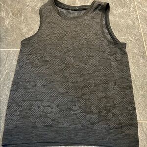 Lululemon size 4 black patterned tank